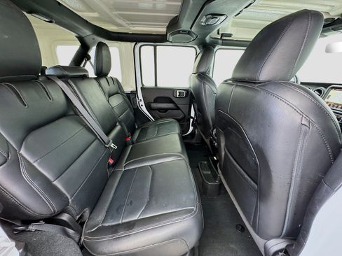 Used 2023 Jeep Wrangler Unlimited Sahara AWD/4WD image 19