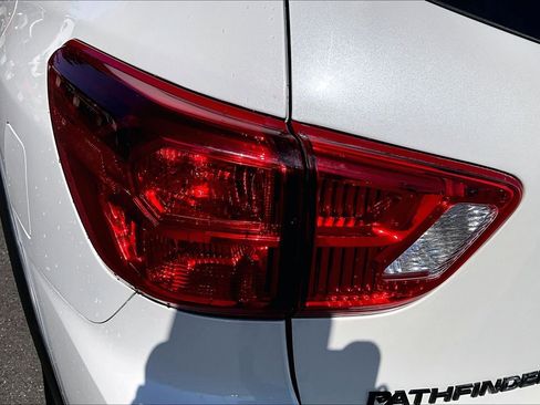 Used 2019 Nissan Pathfinder SL AWD/4WD image 22