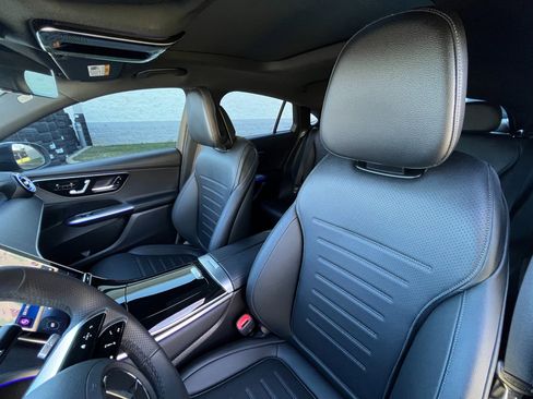 Used 2025 Mercedes-Benz GLC 300 4MATIC image 11