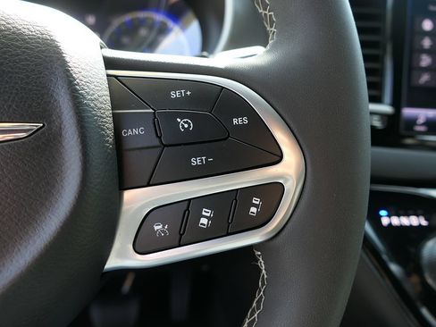 Used 2025 Chrysler Voyager LX FWD image 15