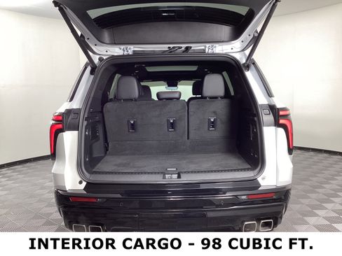 Used 2024 Chevrolet Traverse RS image 10