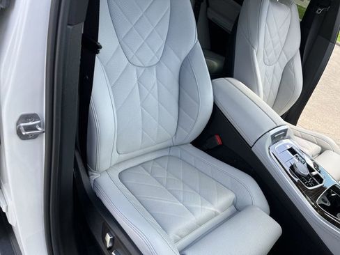 Used 2024 BMW X5 xDrive40i w/ Premium Package image 28