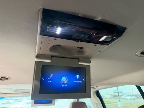 Used 2019 Cadillac Escalade ESV Premium Luxury image 62