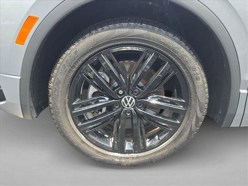 Used 2022 Volkswagen Tiguan SE R-Line FWD image 26