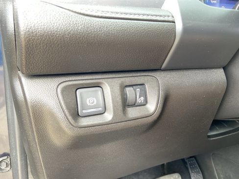 Used 2022 GMC Acadia SLE w/ Elevation Edition FWD image 46