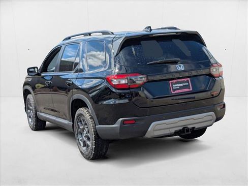 New 2025 Honda Pilot TrailSport image 8