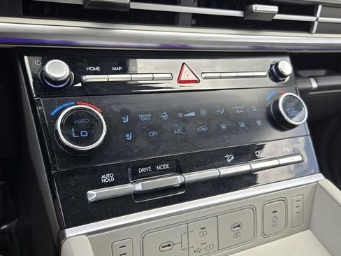 Used 2025 Hyundai Santa Fe Calligraphy image 18