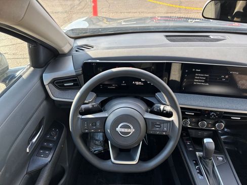 Used 2025 Nissan Kicks SV image 32