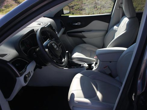 Used 2022 Jeep Cherokee Latitude Lux FWD image 15