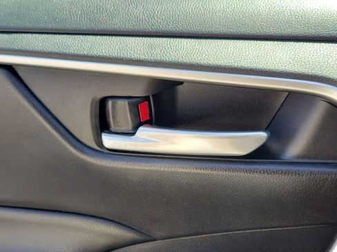 Used 2021 Toyota RAV4 XLE FWD image 16