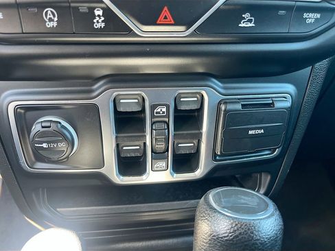 Used 2021 Jeep Wrangler Unlimited Sahara image 33