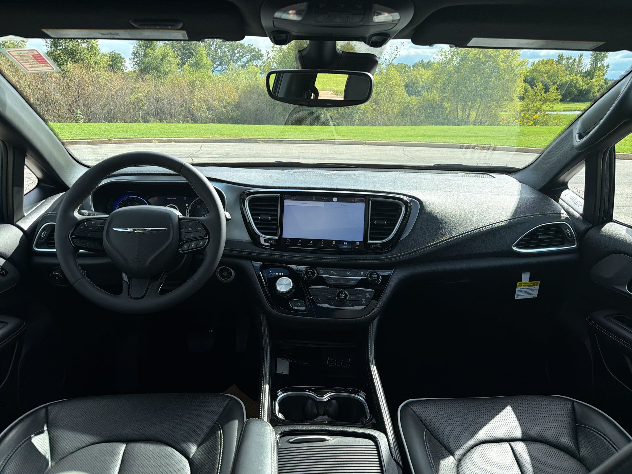 Used 2025 Chrysler Pacifica Limited AWD/4WD image 20