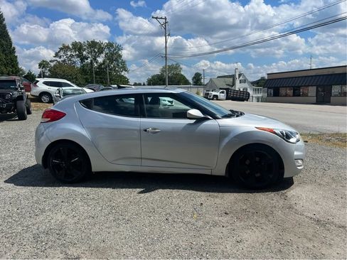 Used 2015 Hyundai Veloster w/ Option Group 03 image 4