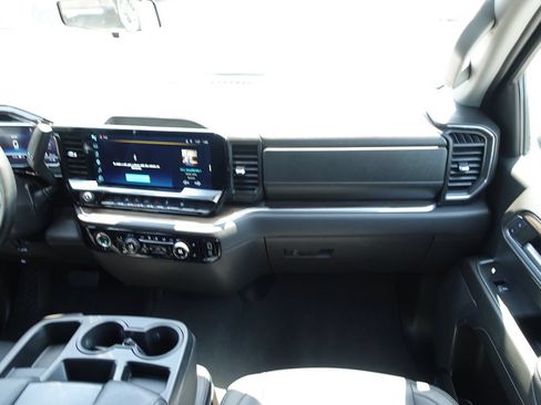 Used 2024 Chevrolet Silverado 1500 LT AWD/4WD image 38