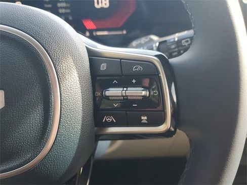 New 2026 Kia Carnival EX image 28