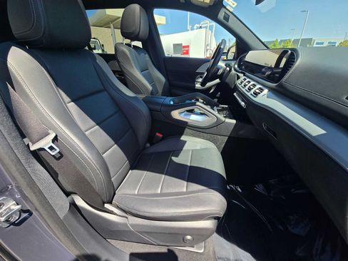 Used 2025 Mercedes-Benz GLS 450 4MATIC image 10