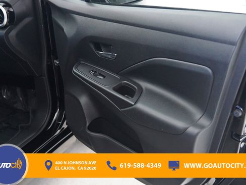 Used 2023 Nissan Versa SV image 17