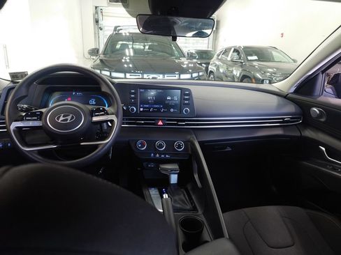 Certified 2024 Hyundai Elantra SE FWD image 13