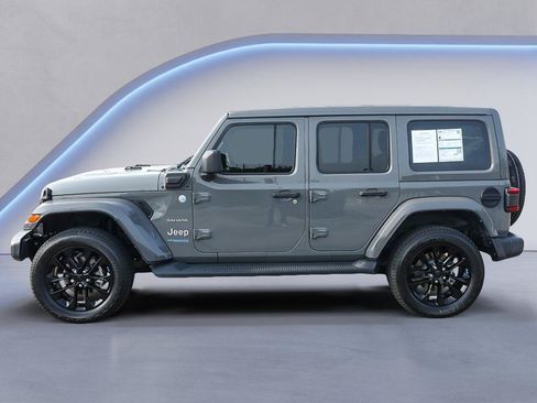 Used 2022 Jeep Wrangler Unlimited Sahara w/ Cold Weather Group AWD/4WD image 3
