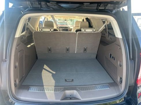 Used 2022 GMC Yukon XL Denali w/ Denali Premium Package image 35