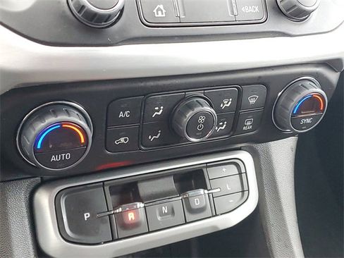 Used 2023 GMC Acadia SLE w/ Driver Convenience Package image 29