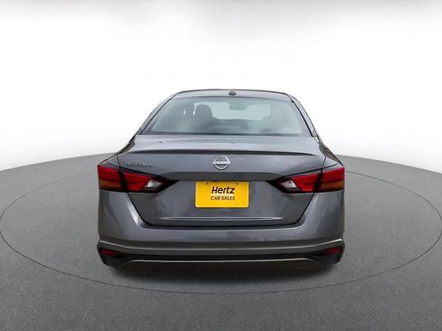 Used 2025 Nissan Altima 2.5 SV FWD image 12