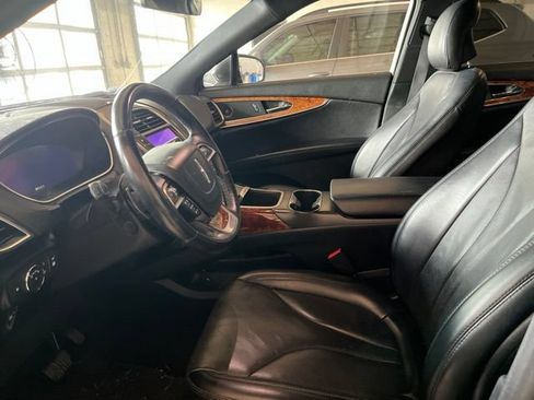 Used 2019 Lincoln Nautilus Reserve AWD/4WD image 3