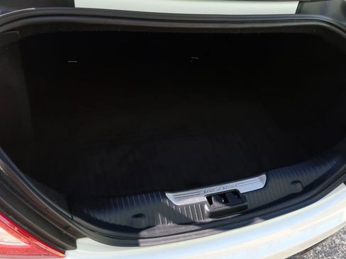 Used 2019 Jaguar XJ R-Sport image 18