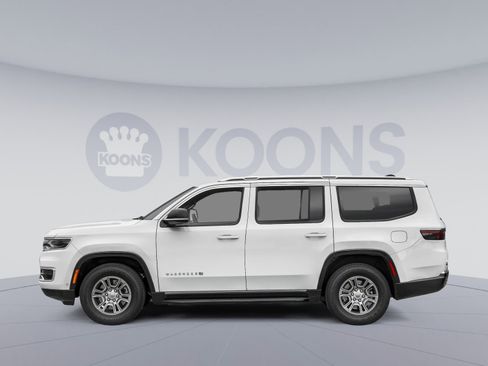 Used 2025 Jeep Wagoneer 4WD image 4
