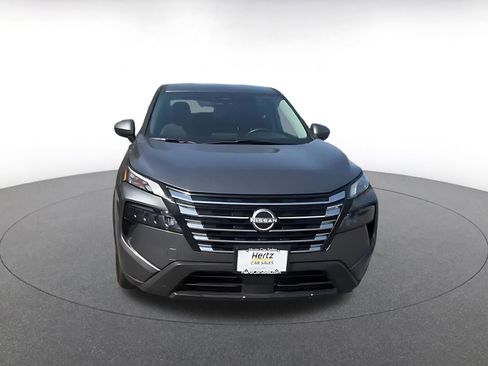 Used 2025 Nissan Rogue SV image 4