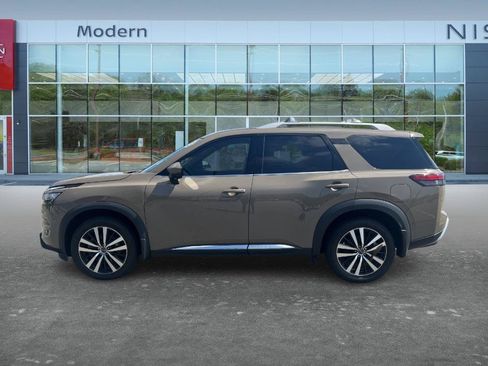 Certified 2024 Nissan Pathfinder Platinum AWD/4WD image 9