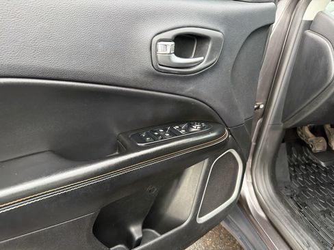 Used 2017 Jeep Compass Latitude AWD/4WD image 19
