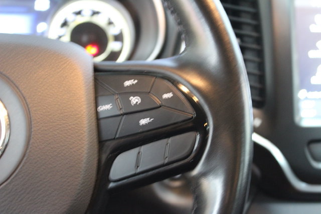 Used 2021 Jeep Cherokee Latitude Lux AWD/4WD image 17