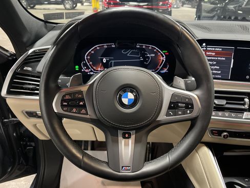 Used 2022 BMW X6 xDrive40i w/ Executive Package image 18