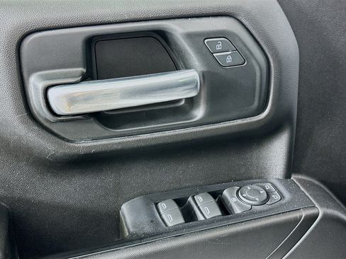 Used 2019 Chevrolet Silverado 1500 Custom w/ Custom Value Package AWD/4WD image 15