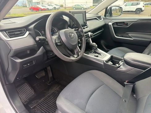 Used 2019 Toyota RAV4 LE w/ Carpet Mat Package image 15