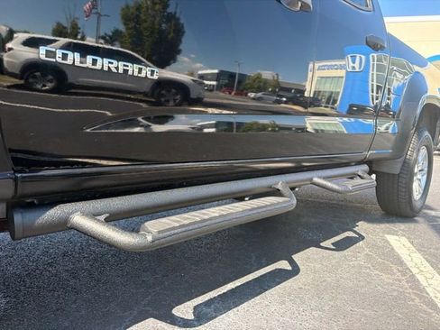 Used 2015 Chevrolet Colorado W/T RWD image 12