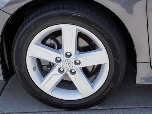 Used 2013 Toyota Camry SE FWD image 12