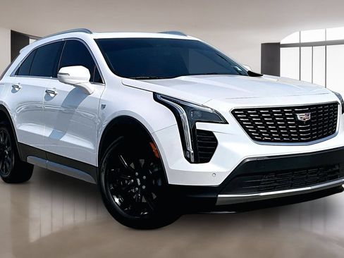 Used 2023 Cadillac XT4 Premium Luxury w/ Technology Package FWD image 11