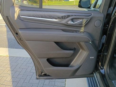 Used 2024 GMC Yukon Denali w/ Advanced Technology Package AWD/4WD image 17