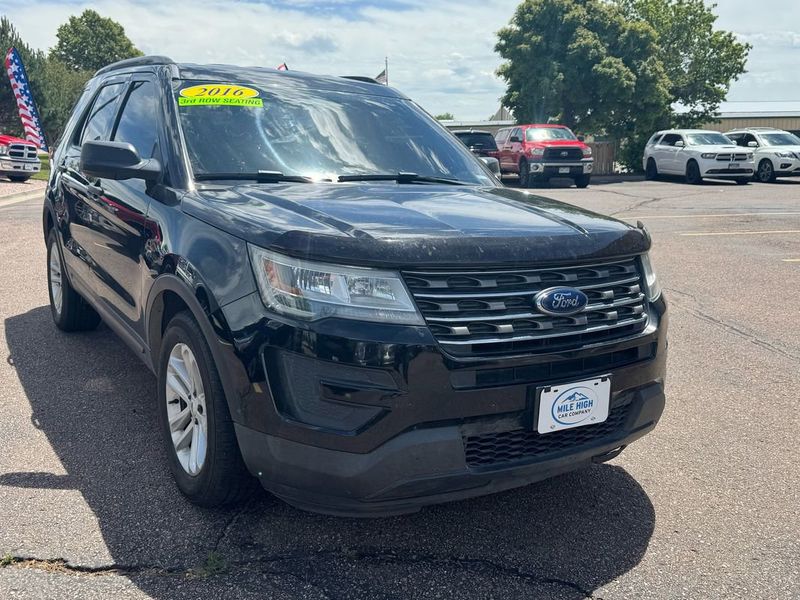 Used 2016 Ford Explorer FWD image 1