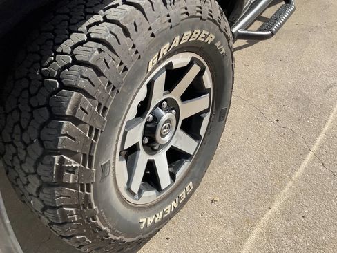 Used 2018 Toyota 4Runner TRD Off-Road Premium image 10