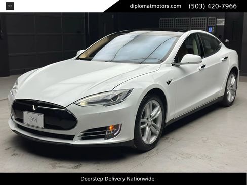Used 2015 Tesla Model S 85 image 1