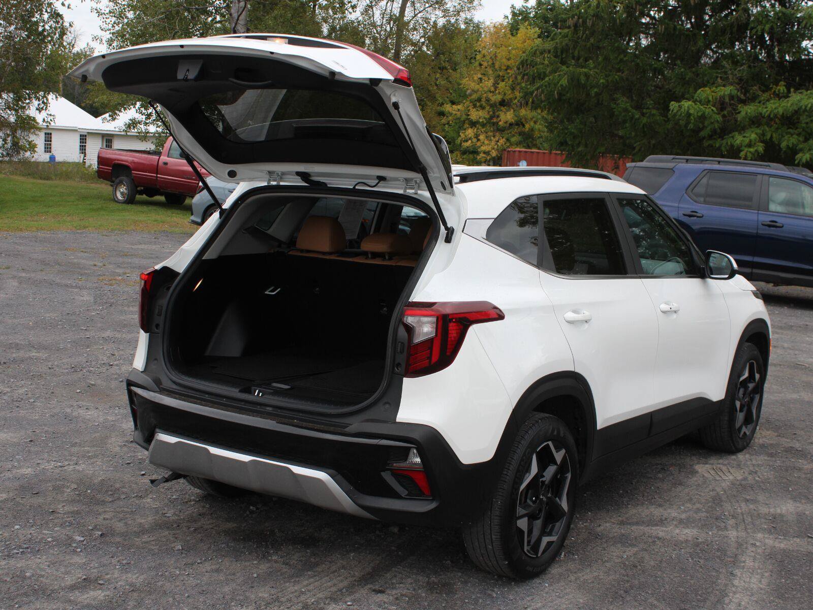 Used 2024 Kia Seltos EX AWD/4WD image 7