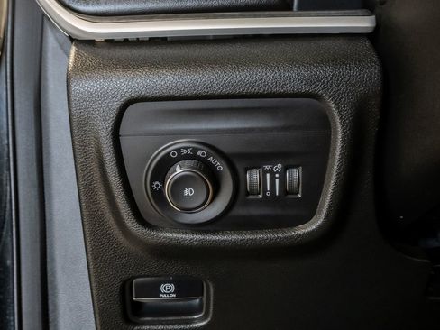 Used 2023 Jeep Grand Cherokee L Limited w/ Black Appearance Package image 13