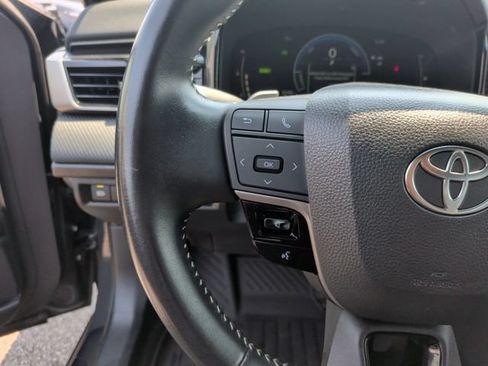 Used 2025 Toyota Camry SE FWD image 15