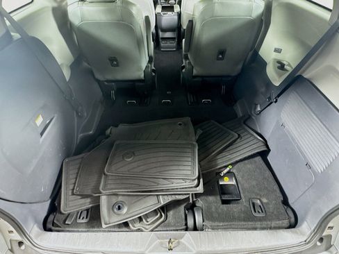 Used 2023 Toyota Sienna XLE image 21