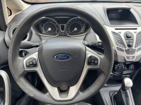 Used 2013 Ford Fiesta SE FWD image 11