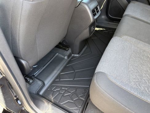 Used 2022 Chevrolet Equinox LT w/ LPO, Cargo Package FWD image 23