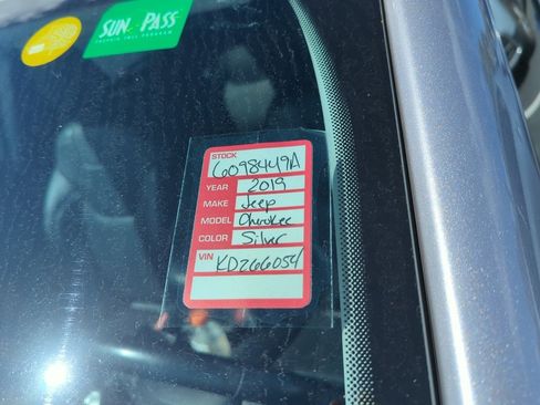 Used 2019 Jeep Cherokee Limited image 5